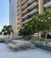 HiGuests - Elegant Apt With Terrace Minutes from Burj Khalifa - Chambres d’hôtes Dubaï