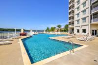 Lakefront Osage Beach Condo Balcony and Pool Access - B&B Osage Beach