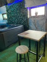 Casawellness nuit insolite avec jacuzzi - B&B Floreffe