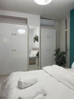 Modern Apartment at Train Station - B&B