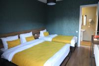 Dreibettzimmer mit Balkon