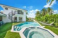 Miami Oasis with Lakefront Beach Jacuzzi and Golf L56 - B&B