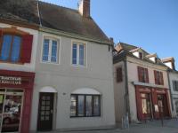 Gîte Indépendant avec Cour Close, WiFi et Chauffage Compris – Proche Montluçon et Néris-les-Bains - FR-1-489-27 - B&B