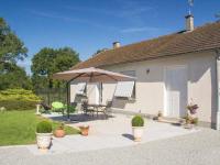 Gîte familial en Auvergne avec jardin, ping-pong, proche stations thermales, animaux acceptés - FR-1-489-127 - B&B