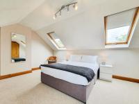 B&B Rosyth - Parkgate Apartment - Near M90, Amazon, Edinburgh - Bed and Breakfast Rosyth