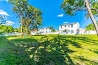Renovated Apts with Kitchen, Fast WiFi, Smart TV, Roku & Pool Onsite 4 mi to Surfside Beach - B&B