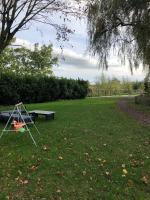 Trendy chalet aan visvijver - Bed and Breakfast