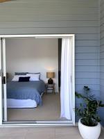 B&B Mudjimba - Mudjimba Top Deck - 150m from beach - Bed and Breakfast Mudjimba