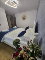 Habitación con cama extragrande.