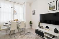 B&B London - LiveStay-Stylish Two Bed House with Private Garden - Bed and Breakfast London