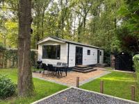 B&B Vledder - Beautiful chalet in the woods with a shared pool - Bed and Breakfast Vledder