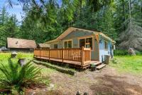 Cozy Cedar Cabin Steps Away From Mt. Rainier