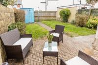 Weekly Monthly deal-4 Beds-Large House-Driveway By Lima Apartments LTD - Bed and Breakfast