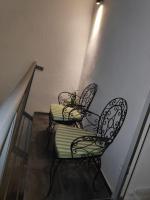 Cheerful 3 bedroom town house with garage free parking inside or outside with back yard and roof - Chambres d'hôtes Sliema