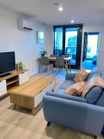 B&B Canberra - Central Canberra City apartment with study and full amenities including parking - Bed and Breakfast Canberra