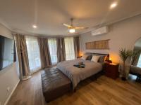 Peaceful Brand New Holiday house in North Lakes - Bed and Breakfast