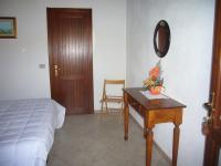 Zweibettzimmer mit Gartenblick