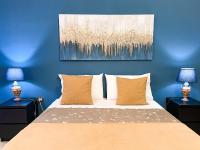 Camera Matrimoniale con Bagno in Comune 