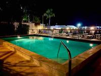 Abaco - Large waterfront 2x2 end unit with boat slip - B&B