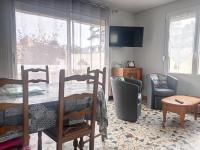 Maison de plain-pied avec terrasse, centre ville, à 150m de la plage - FR-1-361-334 - B&B Jullouville