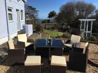 B&B Benllech - Benllech Sea View bungalow, Dog Friendly sleeps 6 - Bed and Breakfast Benllech