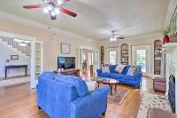 B&B Corsicana - Historic 1927 Corsicana Getaway with Game Room! - Bed and Breakfast Corsicana