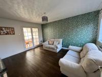 3 Bedroom house-close to Manchester airport-Free parking-private garden - Chambres d'hôtes Sale