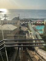 B&B Viña del Mar - Departamento con hermosa vista, piscina , cerca de restaurant y la playa, las perlas d 214 - Bed and Breakfast Viña del Mar