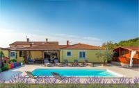 B&B Loborika - Lovely Home In Loborika With Heated Swimming Pool - Bed and Breakfast Loborika