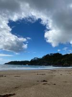 Beachfront Retreat - Ducted Air - Free Wifi - B&B