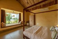 B&B Udaipur - 1br Cottage with Pool - Lakeside Haven by Roamhome - Bed and Breakfast Udaipur