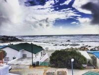 Apt on Beach front, Modern 2BR Solar, 50m to beach - B&B Strandfontein