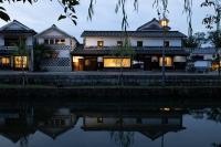 滔々 日本郷土玩具館 蔵の宿 toutou, Gangukan Kura no Yado - Chambres d'hôtes Kurashiki