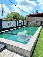 B&B Kampong Kemaman - Homestay Kemaman Private Pool Fyna - Bed and Breakfast Kampong Kemaman