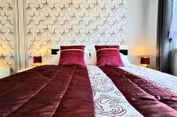 B&B Krakow - Cozy RED ROSE Apartment, 2 rooms Down Town - Bed and Breakfast Krakow