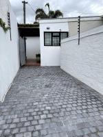 Centrally located modern 2-bedroom home & parking - B&B Cape Town