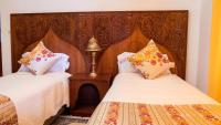 Tweepersoonskamer met 2 Aparte Bedden en Eigen Badkamer