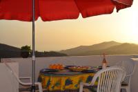 Casa Marlo, Spacious House in the Lively Centre of Cómpeta - Ferienwohnung Cómpeta