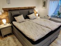 Luxury Villa with Beautiful Garden & Easy City Access - B&B Katrineholm
