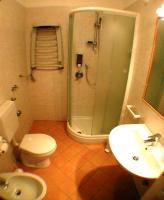 Dreibettzimmer mit eigenem externen Bad