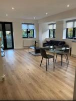 Brand new luxury apartment with free parking and gym - B&B