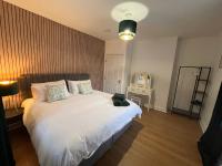 Modern & retro two bedroom apartment in Barnsley - B&B