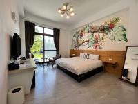 Queen Suite - First Floor