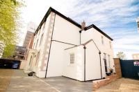Spacious 2 bed city centre apartment with parking - Ferienwohnung
