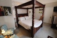 Four Poster King Room