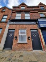 LMK, 2 Bedroom Apartment, with Roof Terrace, Free parking, EV Charger, Great Location. - Chambres d'hôtes Belfast
