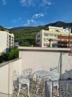 2 Quartos com Terraço e Vista para o Maciço da Tijuca - 5min Estação do Metrô - Wi-Fi 75Mbps - Ar Split nos Quartos - Cozinha Completa - B&B