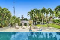 B&B Fort Lauderdale - Casa Lago 5BR Waterfront Home & Pool Near Hard Rock Casino - Bed and Breakfast Fort Lauderdale