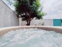 Casa agradável com jacuzzi, área de lazer, enxoval