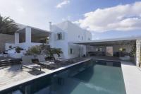 B&B Ambelas - Stunning Beachfront 3BR Villa that has it ALL! - Bed and Breakfast Ambelas